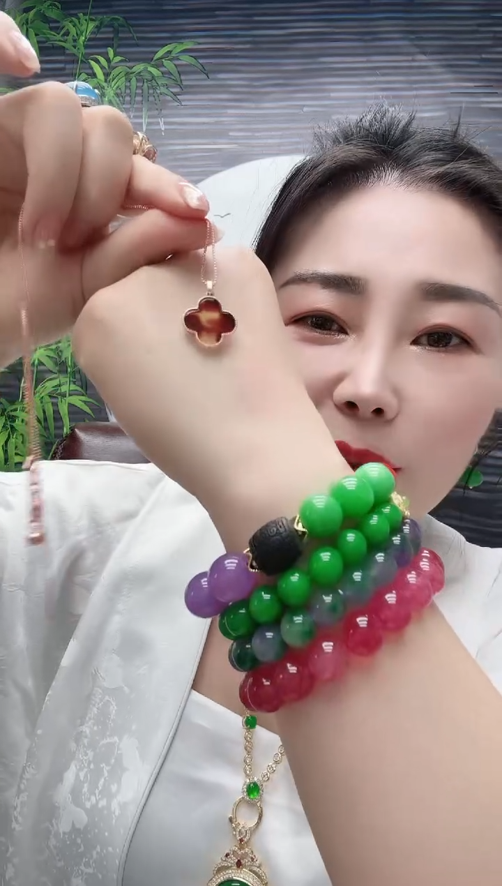 无非金属高货小帽子四叶草吊坠