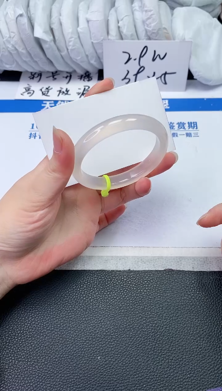【闪购商品】石英质玉手镯未镶嵌S349