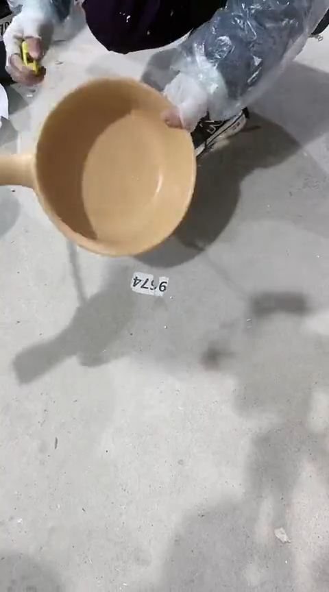 【闪购商品】c55瑕疵咖色手把锅，，