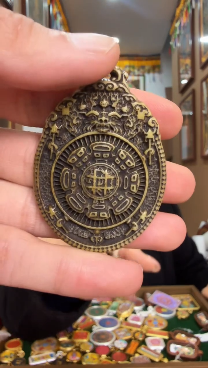 吊坠牛骨九宫八卦-热贡纯手绘唐卡