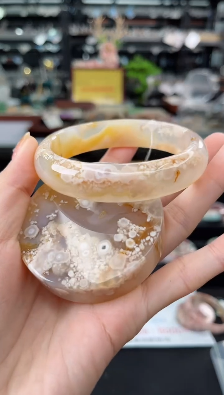 【闪购商品】石英质玉手镯未镶嵌62圈口（赠送镯心）6411897