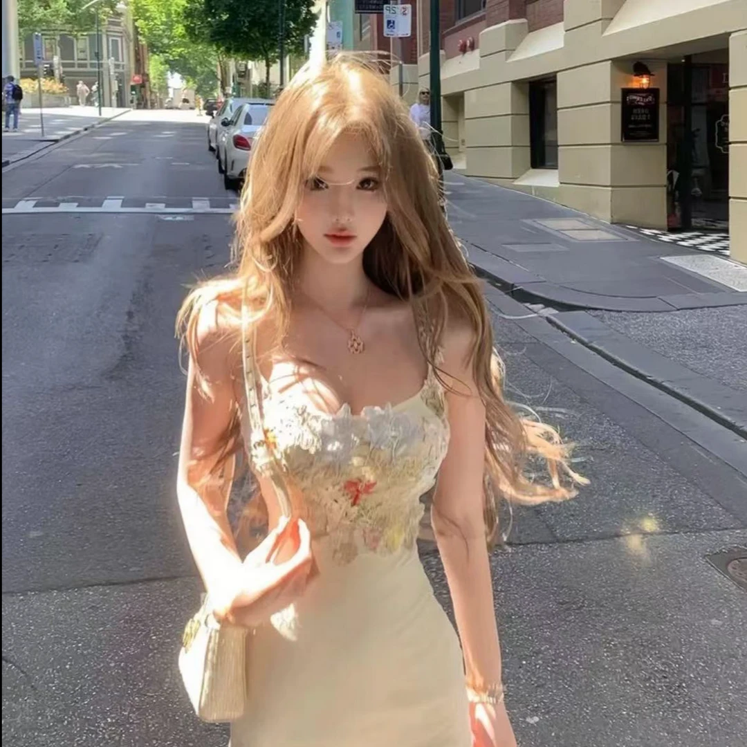 法式纯欲蕾丝网纱吊带连衣裙子女设计感收腰修身鱼尾包臀长裙春季