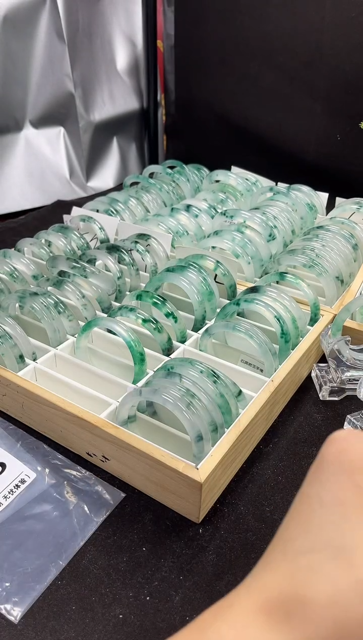 【闪购商品】石英岩玉手镯未镶嵌D