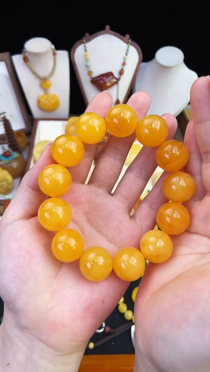 琥珀未镶嵌珠宝奇石喵**。柒月