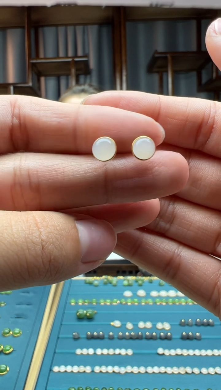 【闪购商品】和田玉颈饰18K金镶嵌耳钉