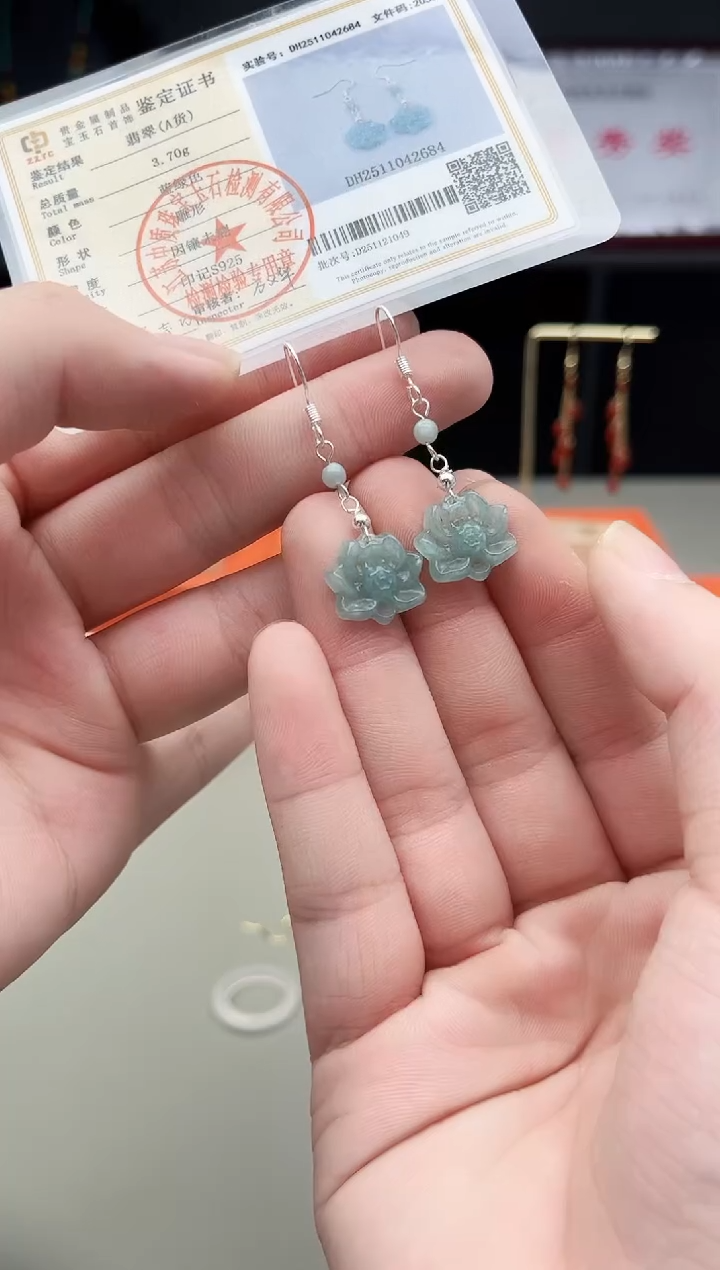 未镶嵌翡翠耳饰翡翠雕刻牡丹花