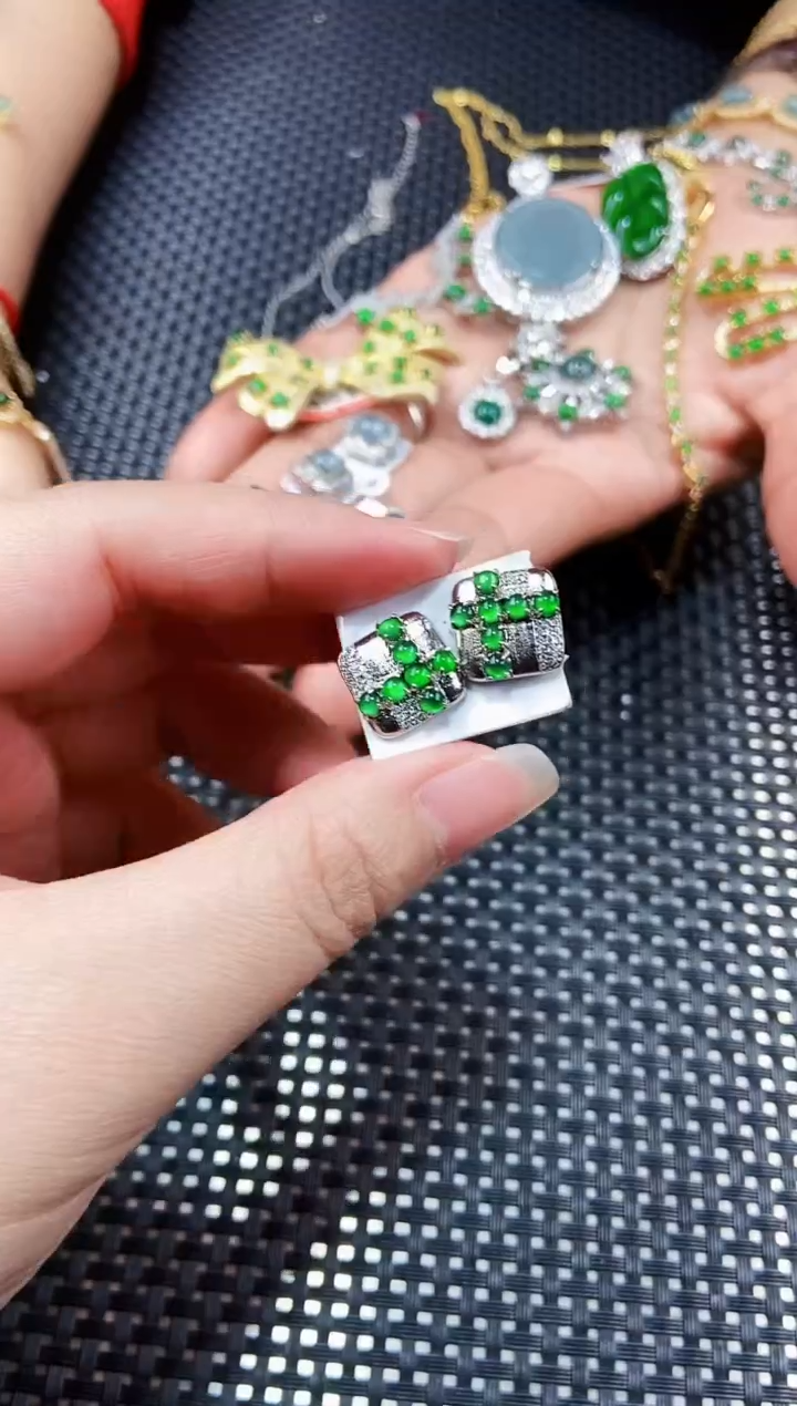 【闪购商品】翡翠耳饰未镶嵌11111111