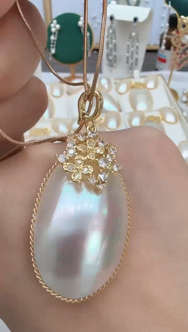 铜合金无繁花白色吊坠