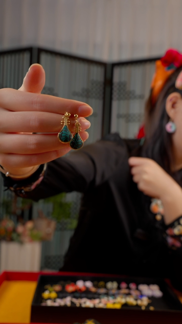 刺绣小****g非遗绒花手工饰品