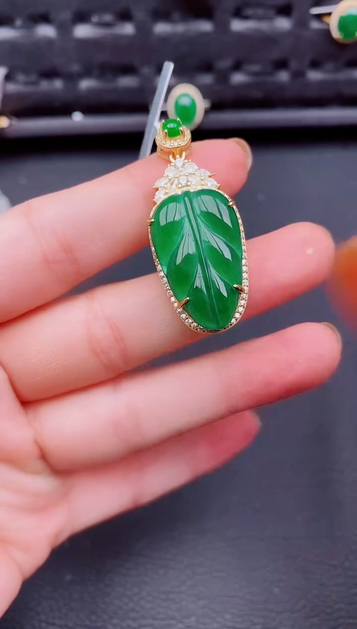 【闪购商品】翡翠颈饰银S925镶嵌天然a货翡翠709