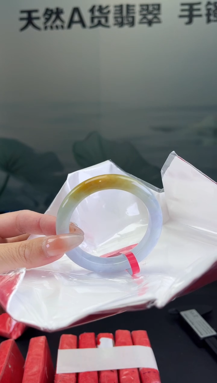 翡翠手镯未镶嵌翡翠手镯