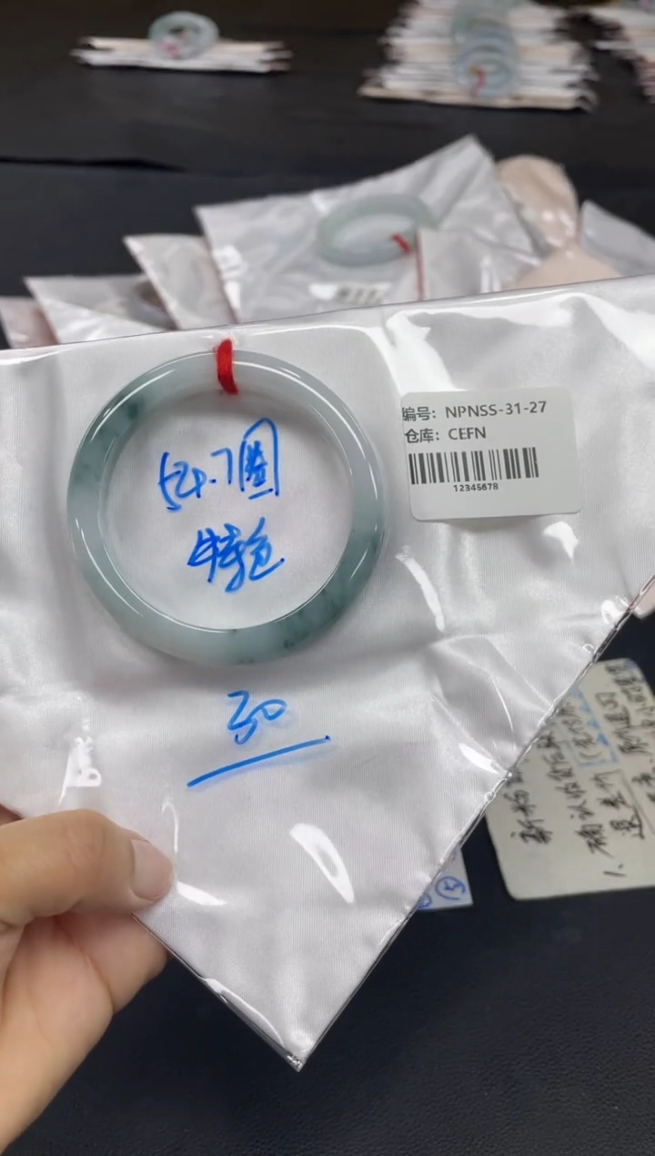 未镶嵌手镯翡翠翡翠手镯