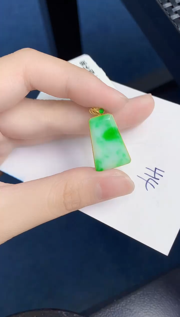 【闪购商品】翡翠颈饰18K金镶嵌000000000