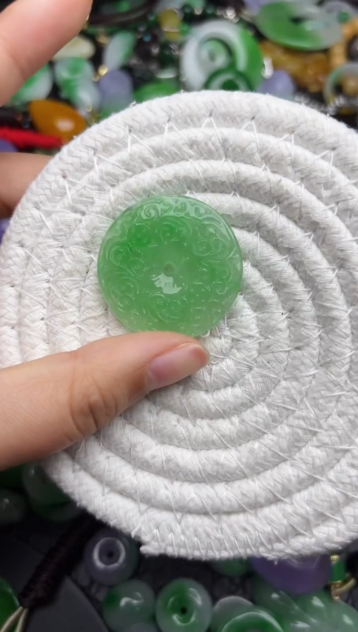 颈饰未镶嵌翡翠缅甸翡翠吊坠