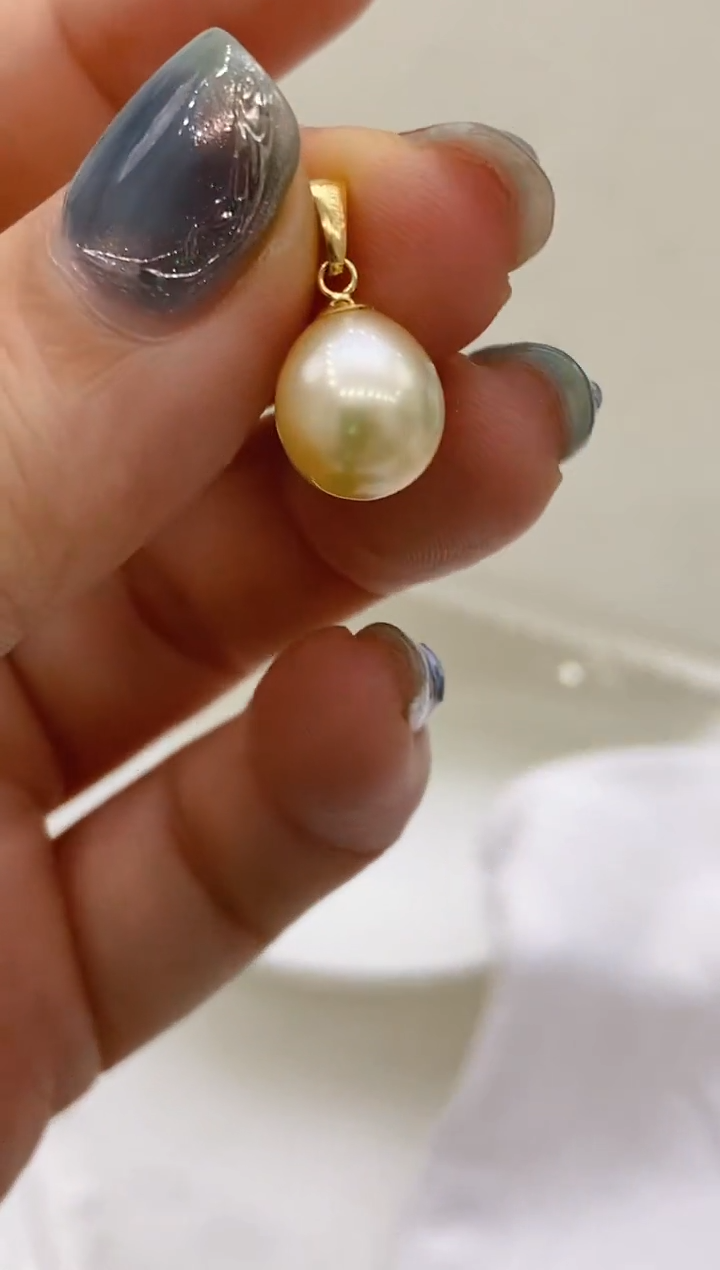 18K金镶嵌海水珍珠吊坠78 9-10mm