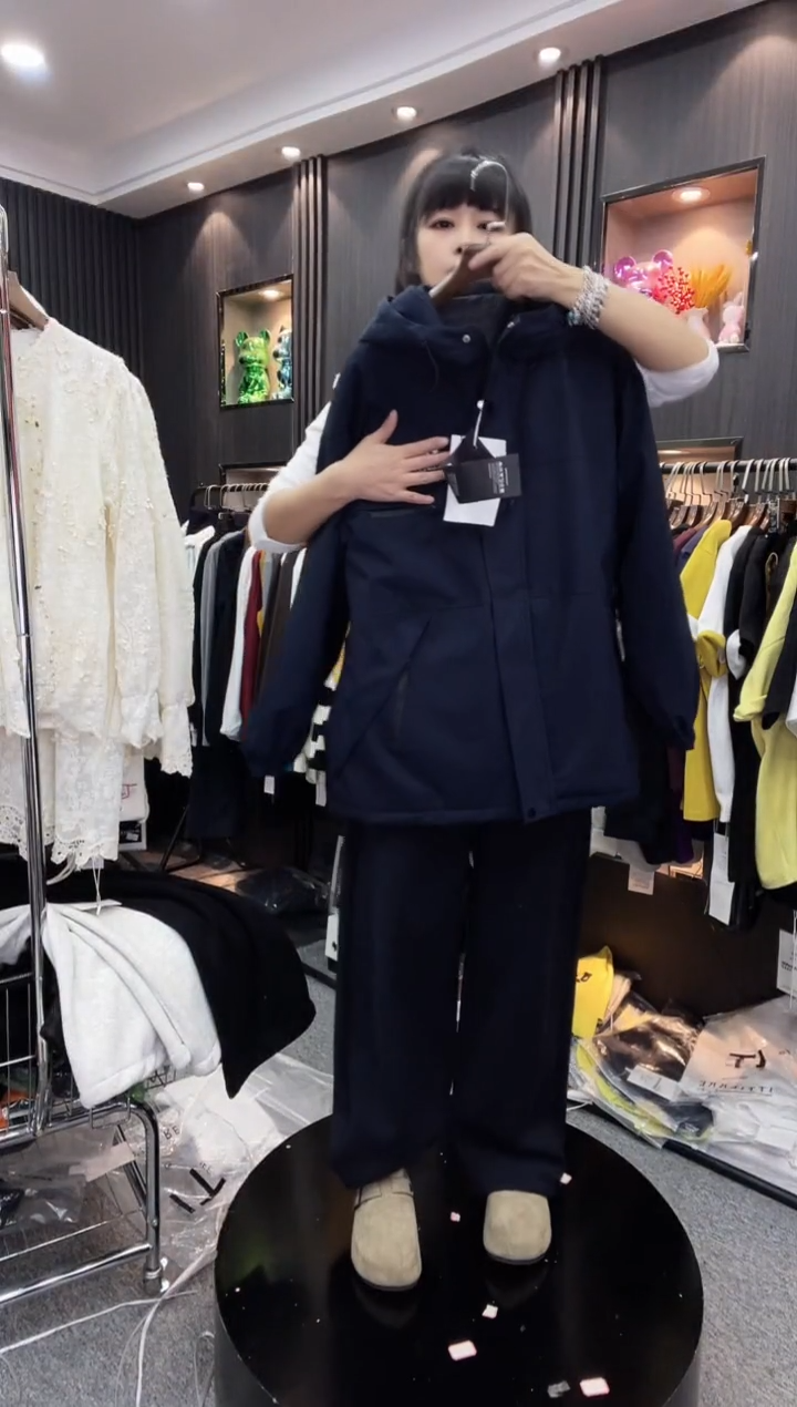 825亮蓝色外套---均码