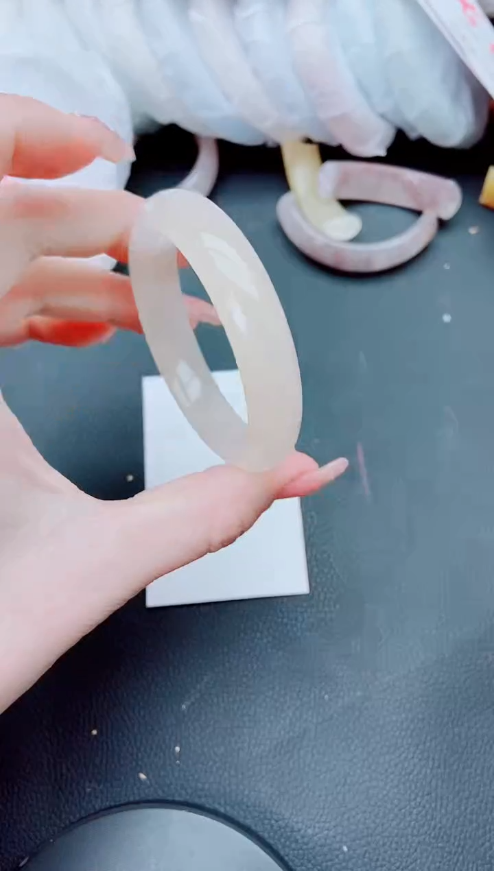 【闪购商品】石英质玉手镯未镶嵌L127-52-53