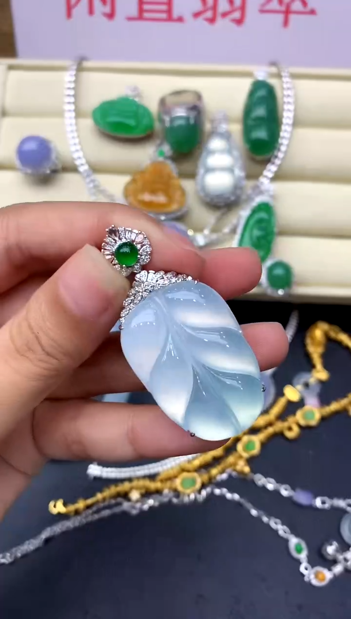 翡翠18K金镶嵌颈饰423-中国好珍宝