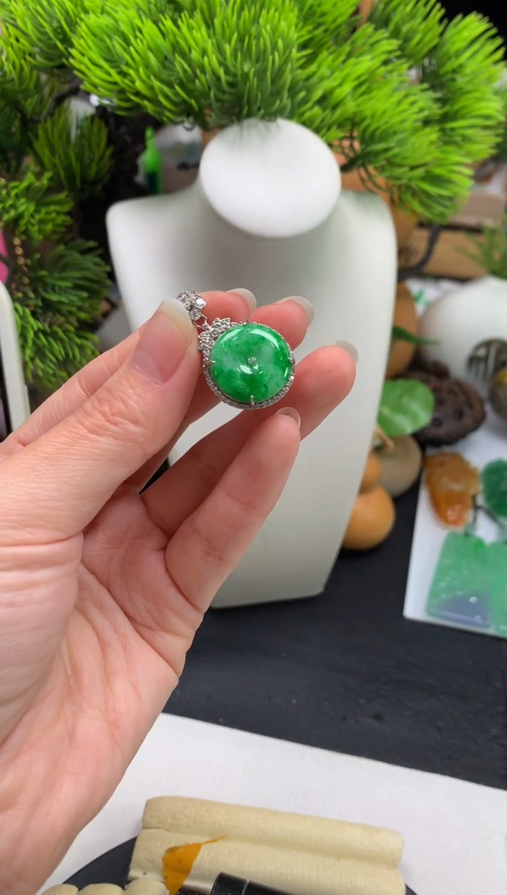 颈饰未镶嵌翡翠欧*茄---119497