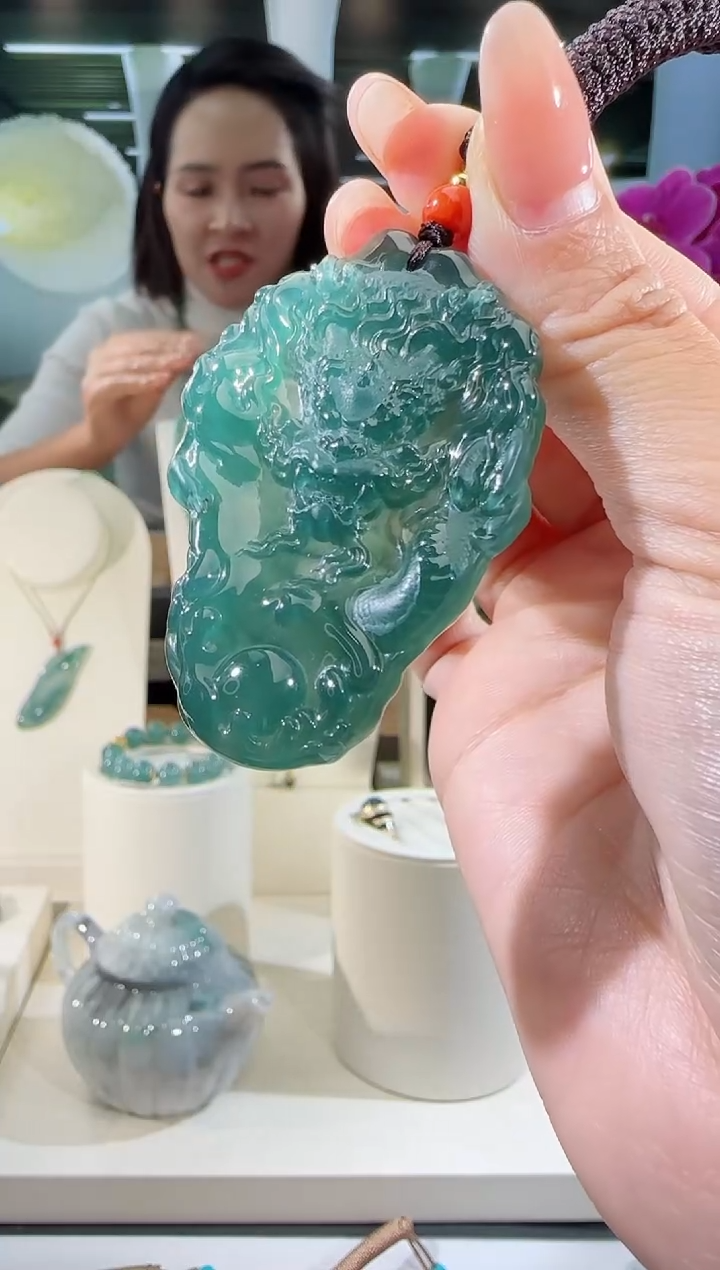 【闪购商品】翡翠吊坠(不含链)未镶嵌龙牌