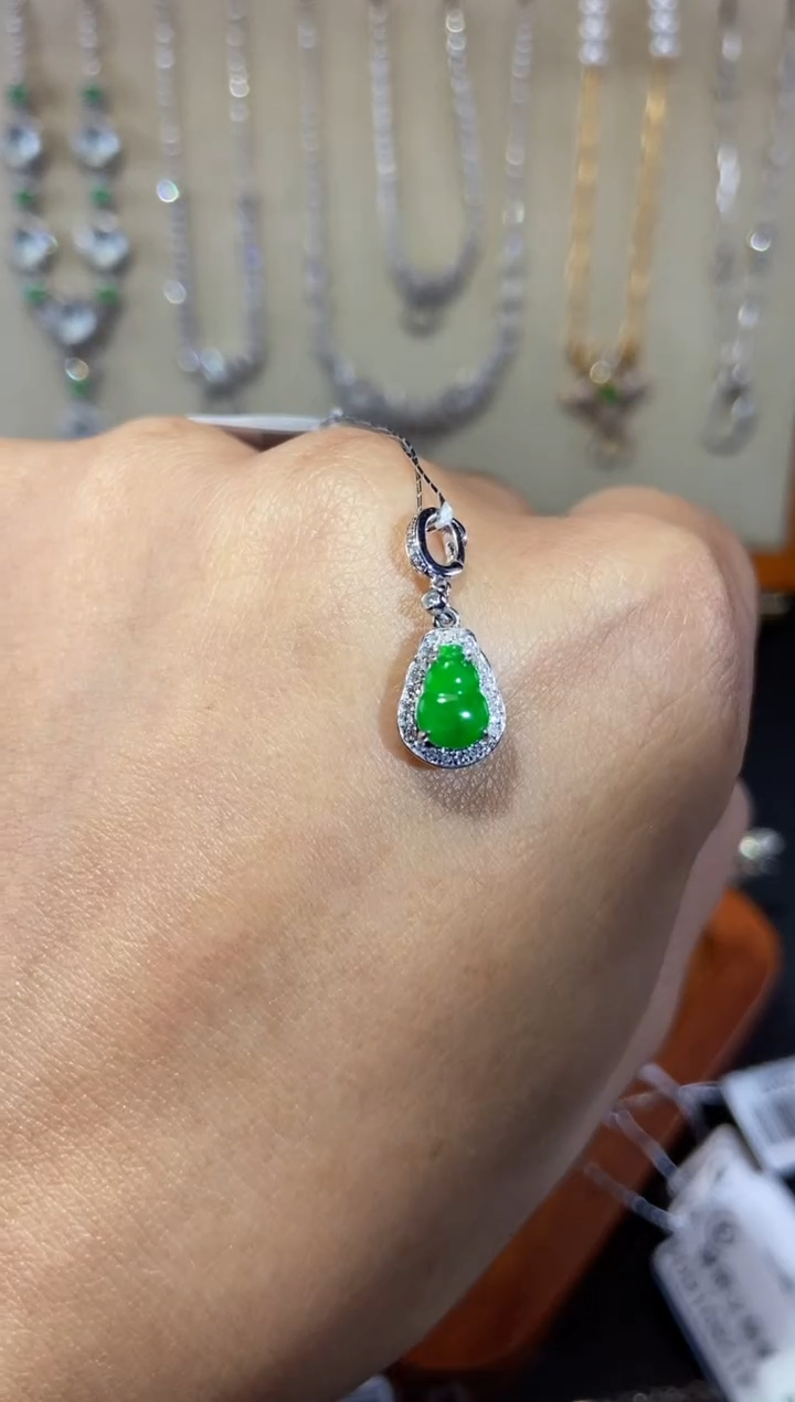 【闪购商品】翡翠颈饰18K金镶嵌吊坠