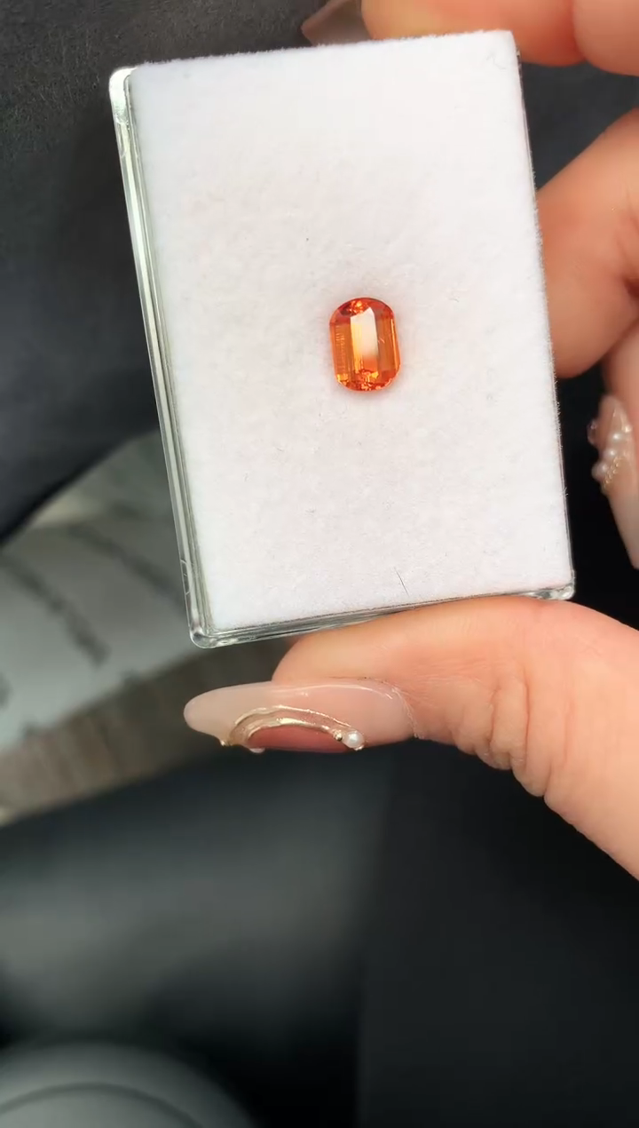 石榴石（芬达石）耳饰未镶嵌2.4克拉