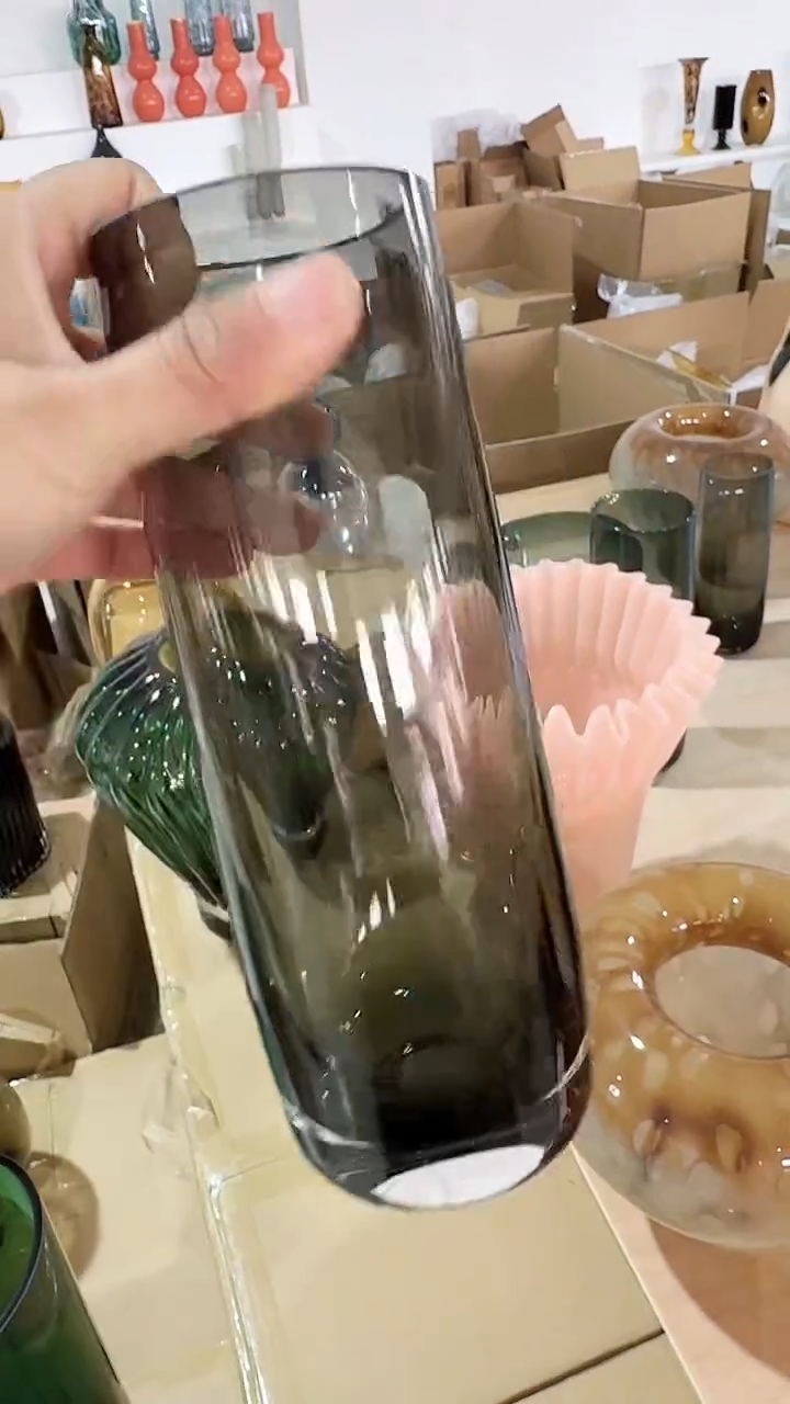 【闪购商品】玻璃灰色小花瓶