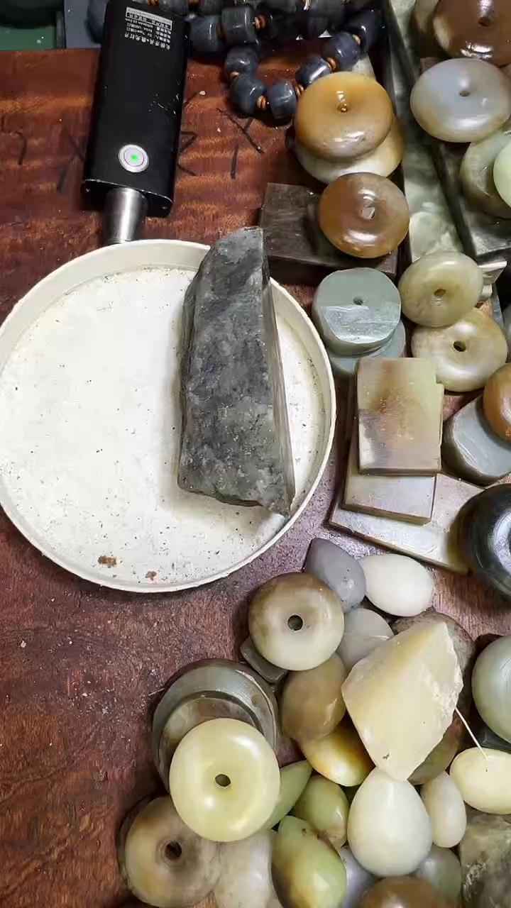 未镶嵌和田玉珠宝半成品1