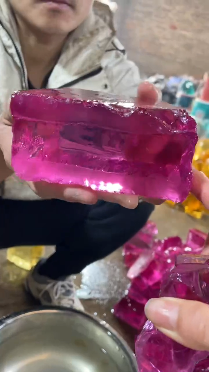 新疆五彩石原石摆件