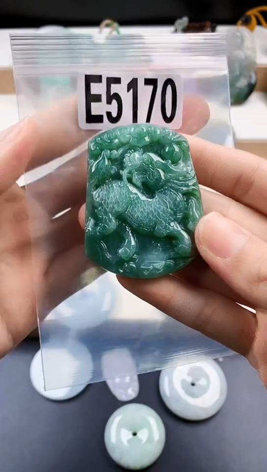 颈饰未镶嵌翡翠天然翡翠吊坠挂件