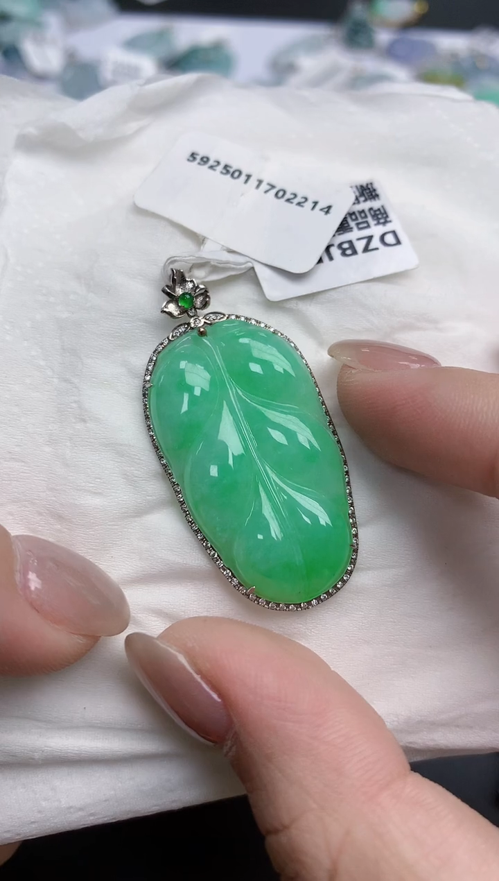 【闪购商品】翡翠颈饰18K金镶嵌天然缅甸翡翠A货