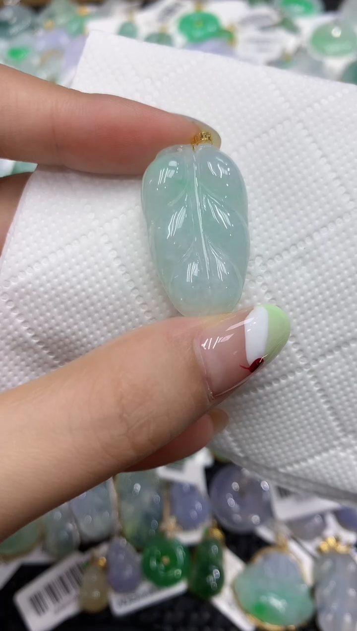 翡翠18K金镶嵌颈饰111111111111