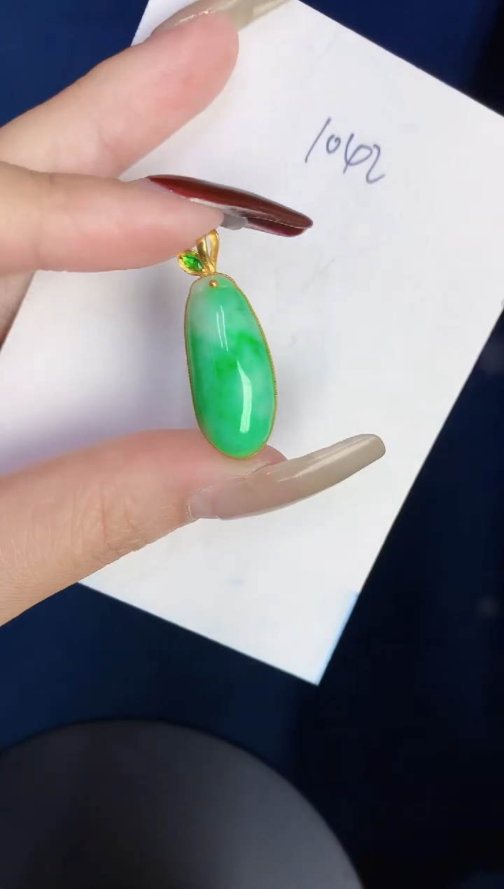 【闪购商品】翡翠颈饰18K金镶嵌0000000000