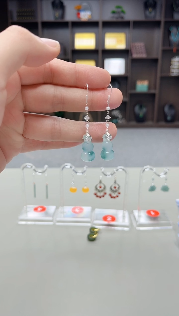 未镶嵌石英质玉（天山翠）耳饰219000