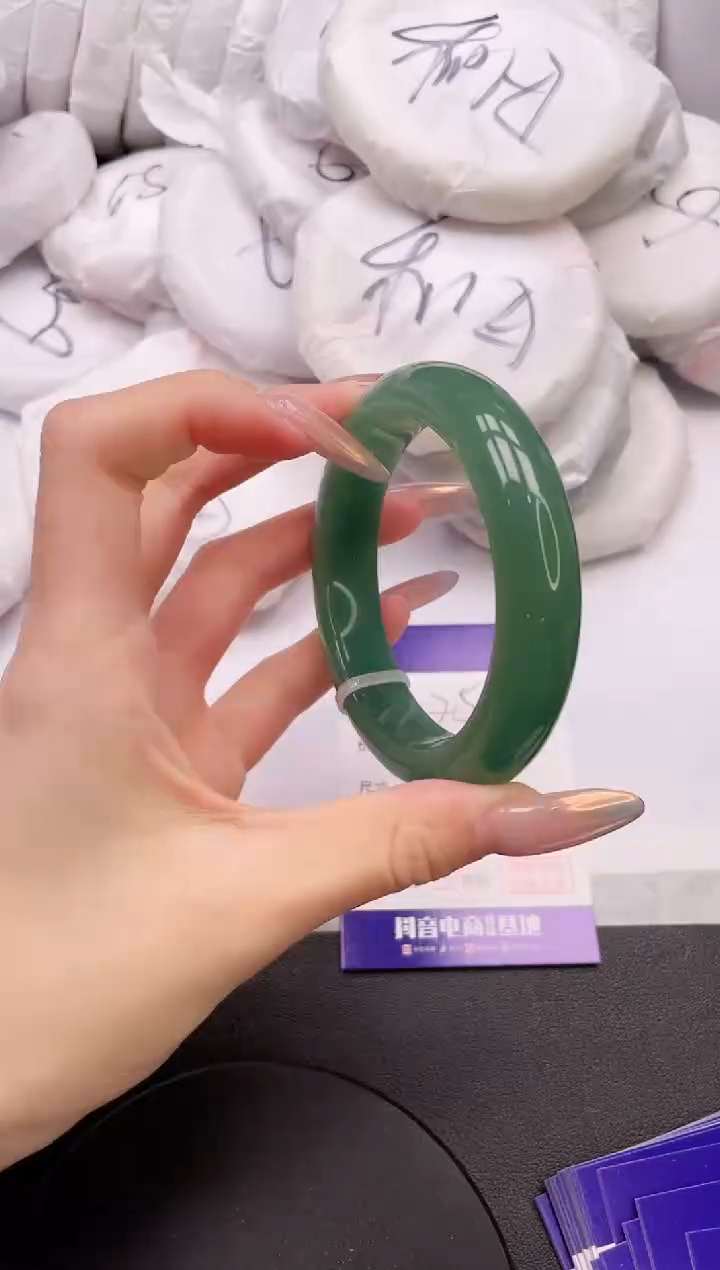 【闪购商品】石英质玉手镯未镶嵌28K75-58