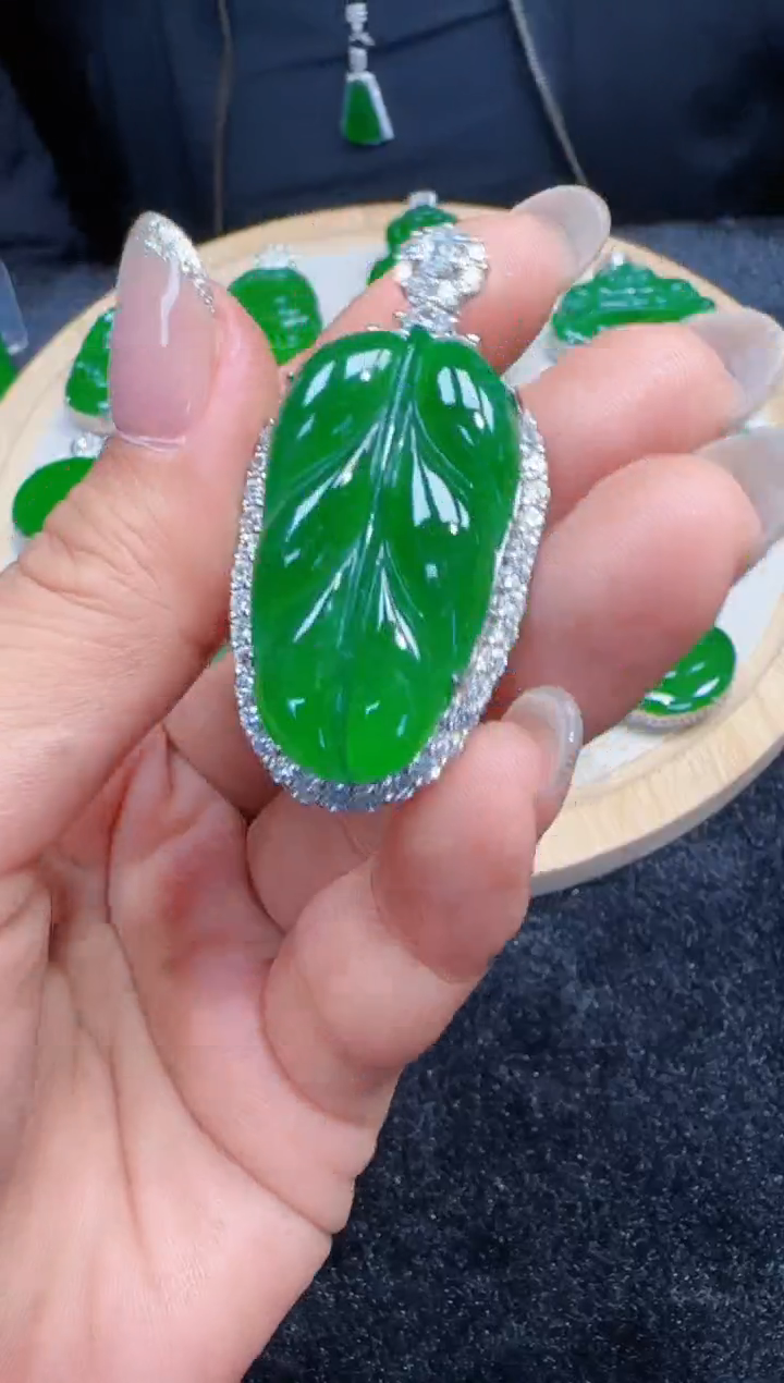 未镶嵌定制翡翠翡翠吊坠77
