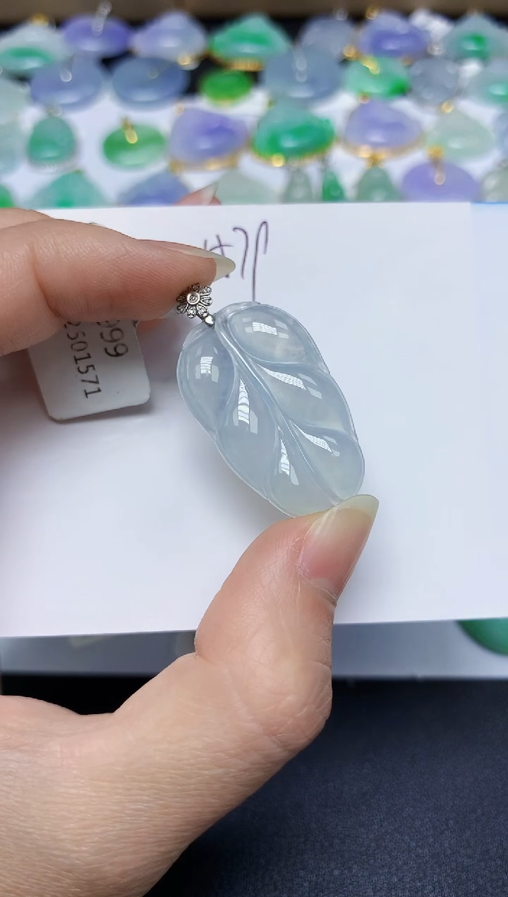 翡翠18K金镶嵌颈饰 天然缅甸翡翠A货