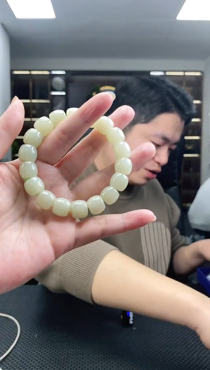 颈饰未镶嵌和田玉3