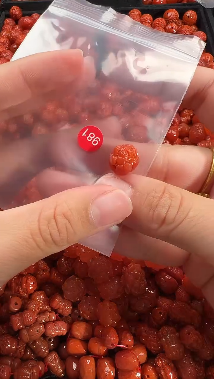 颈饰未镶嵌南红玛瑙1