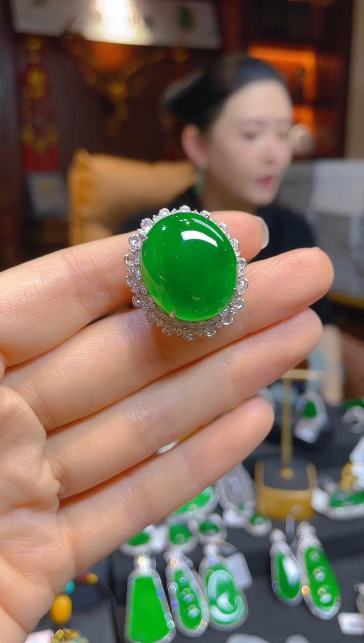 【闪购商品】翡翠戒指18K金镶嵌119005天然A货翡翠蛋面戒指