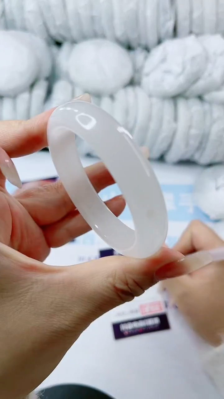 【闪购商品】石英质玉手镯未镶嵌多样性发货A215