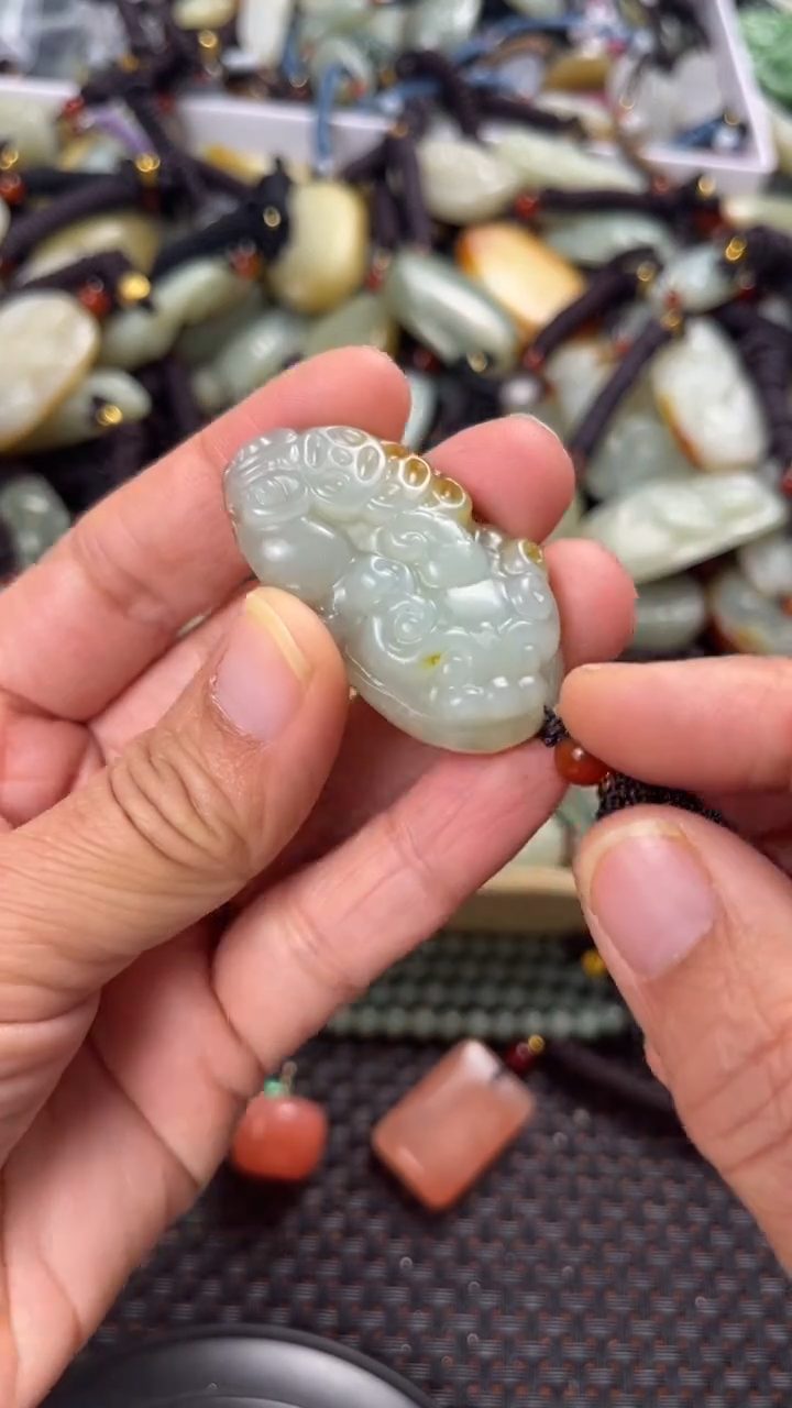 【闪购商品】和田玉颈饰未镶嵌多样性发货没有证书拍一发一有瑕