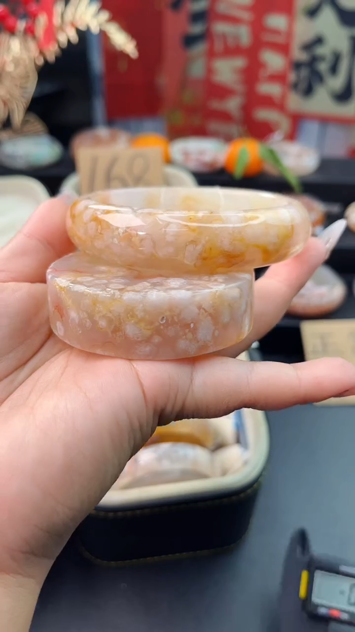 【闪购商品】石英质玉手镯未镶嵌赠送镯心（64圈口）