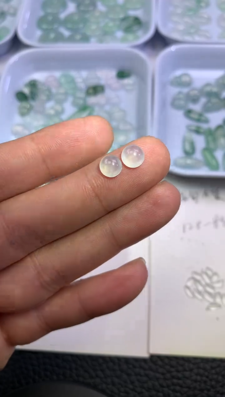 【闪购商品】翡翠颈饰未镶嵌蛋面