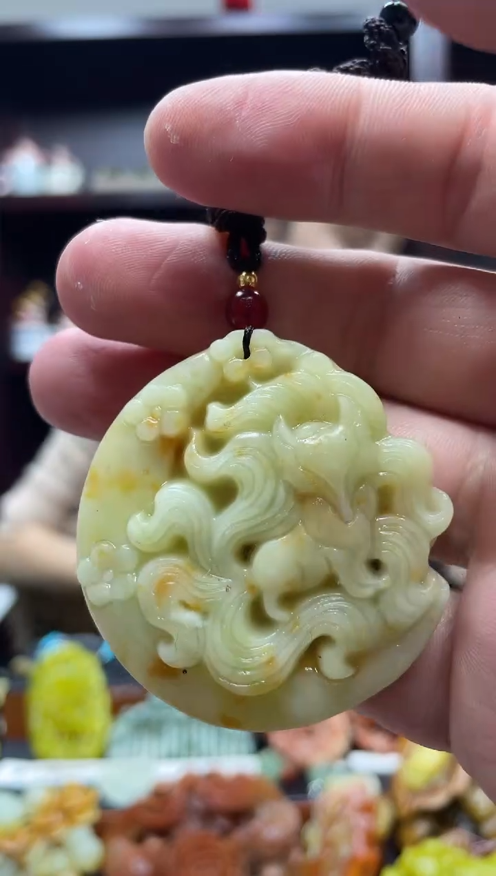 岫玉未镶嵌吊坠·