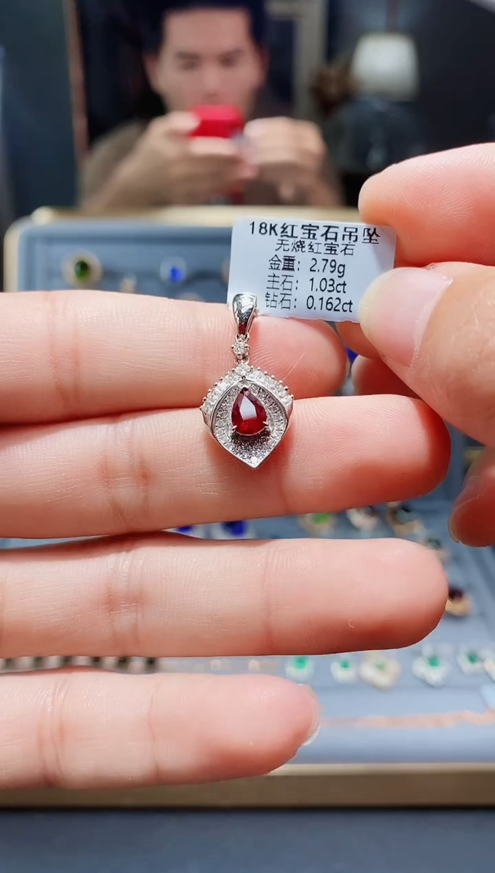 【闪购商品】红宝石颈饰18K金镶嵌1.03.