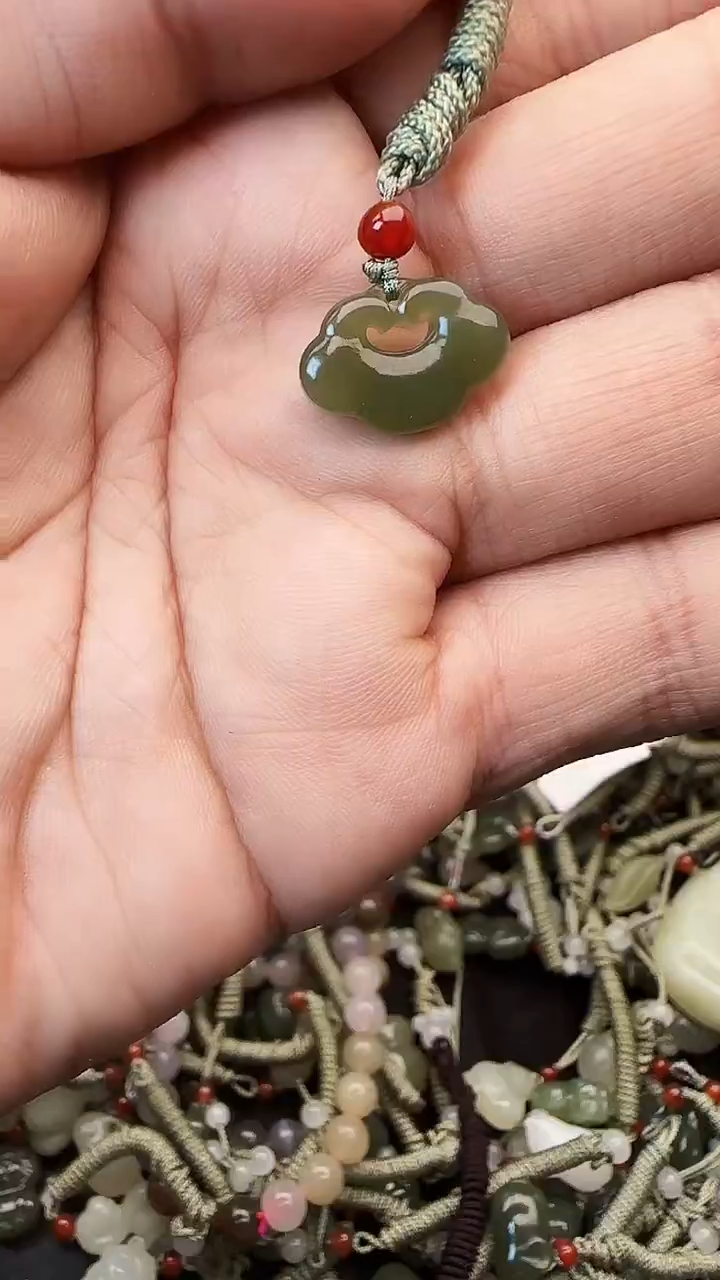 和田玉未镶嵌颈饰拍一发一