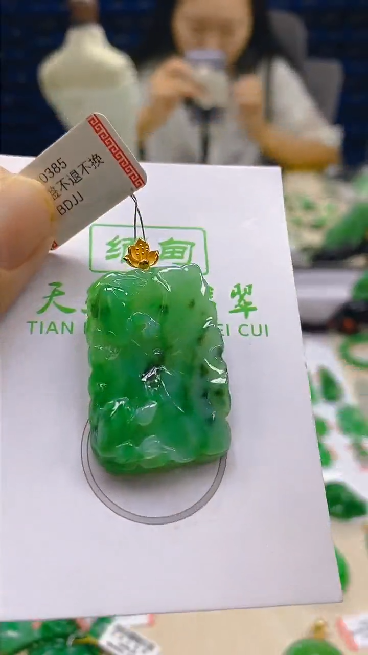 颈饰18K金镶嵌翡翠新号开播 全场乱卖