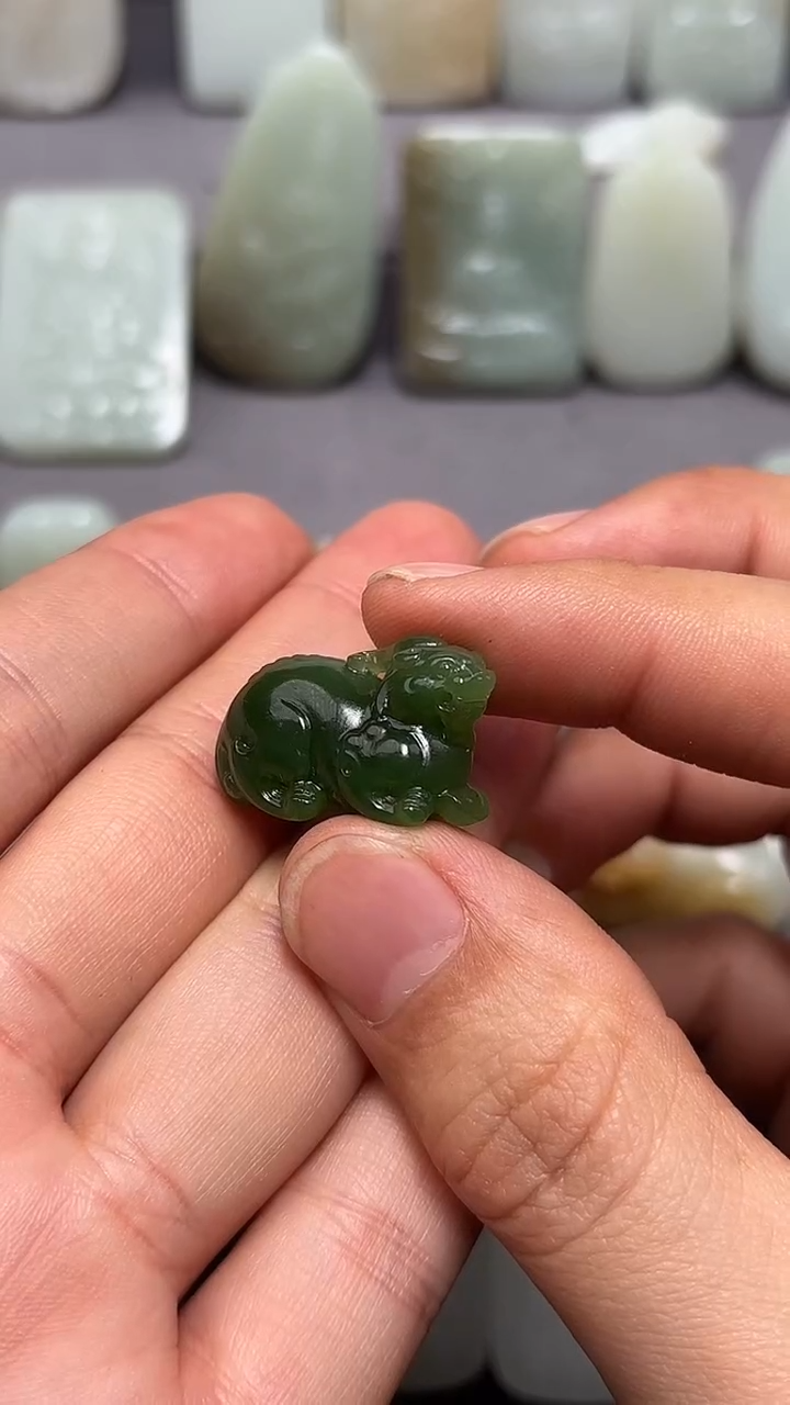 颈饰未镶嵌和田玉.