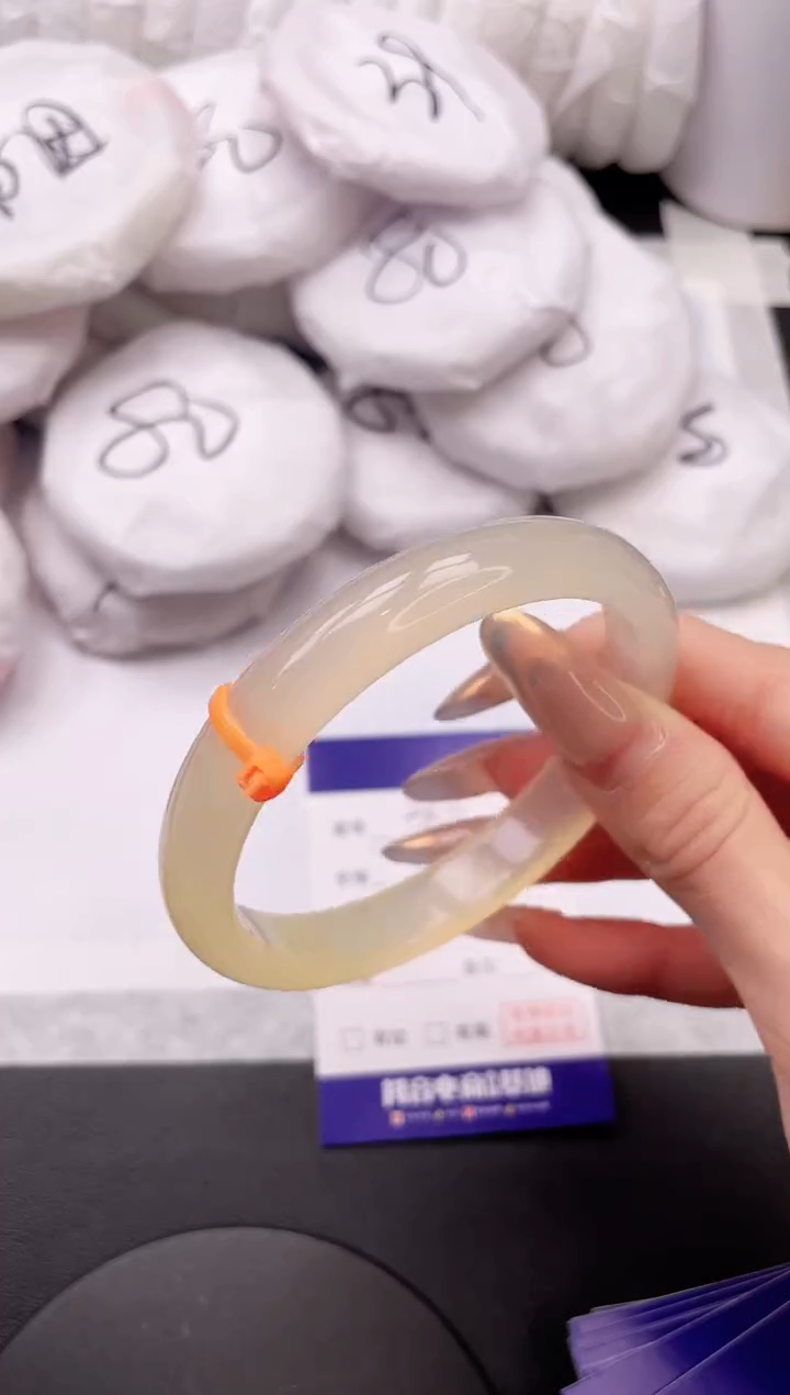 【闪购商品】石英质玉手镯未镶嵌10K363-63